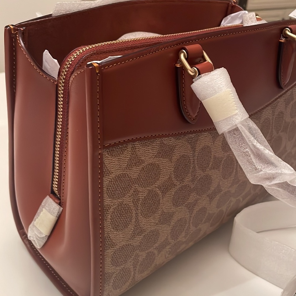 COACH NWT CC SIG BK CRRYALL 28 - Picture 2 of 15